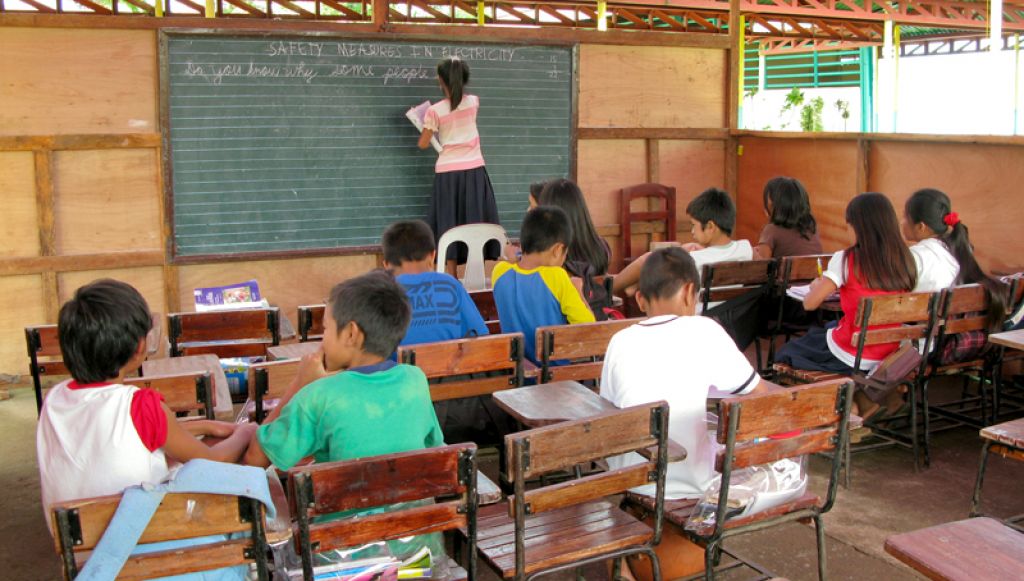 5484-philippines-school-bell-rings-again-feature-02 